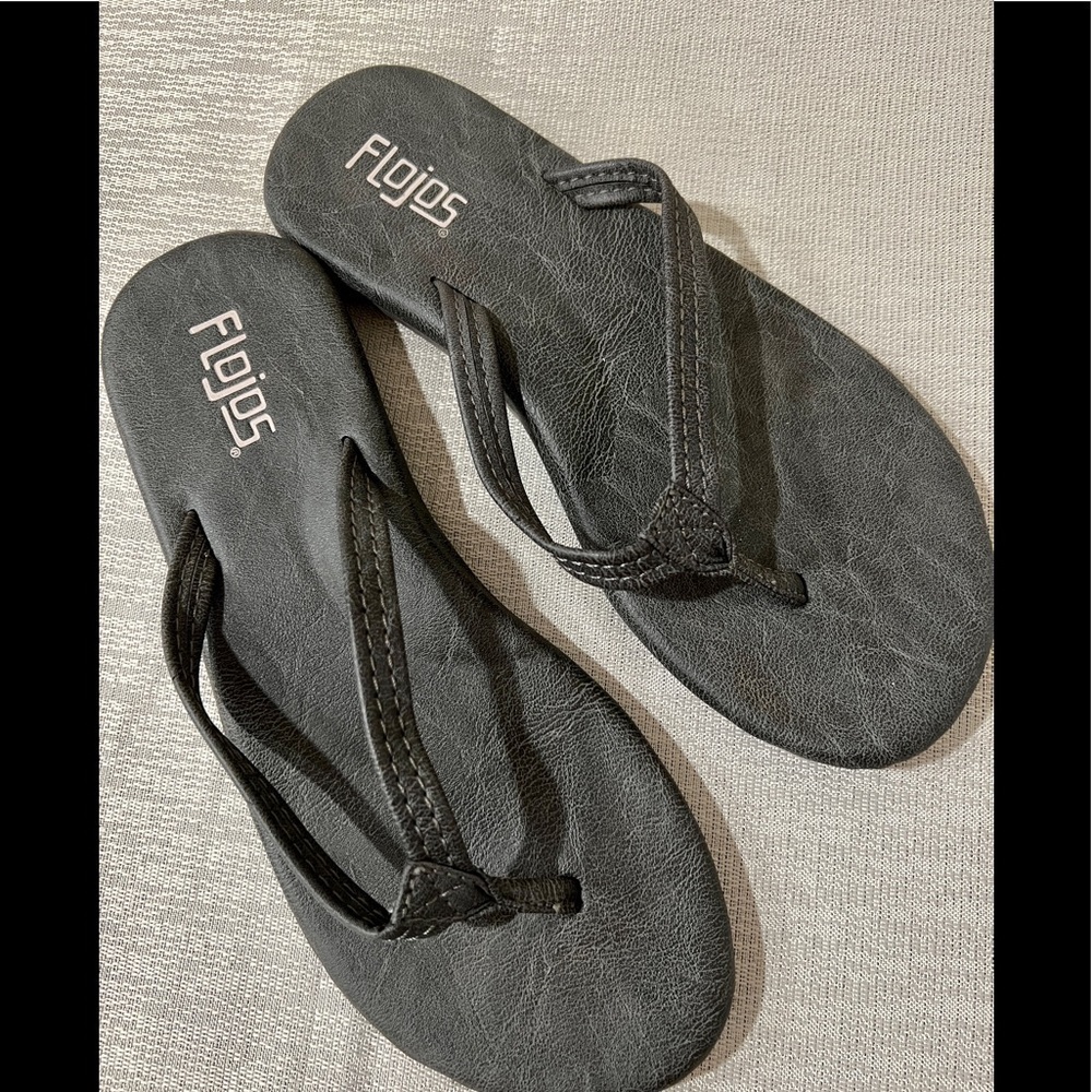 Flojos gray leather strap flip flops